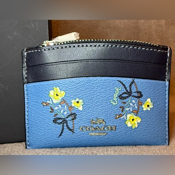 đź’™COACHđź’™Blue Multi Flower Bow Print Shaped Card Case/NWT - Picture 3 of 8